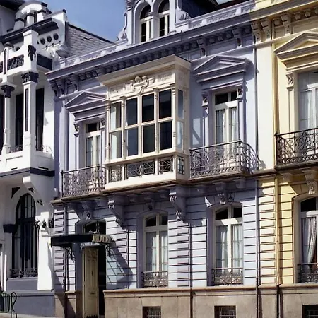Hotell De 3*